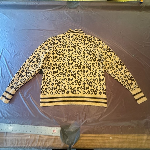 NWT bebe Women's Leopard Cowl Neck Sweater - Cream and Brown Size Large - Picture 4 of 10